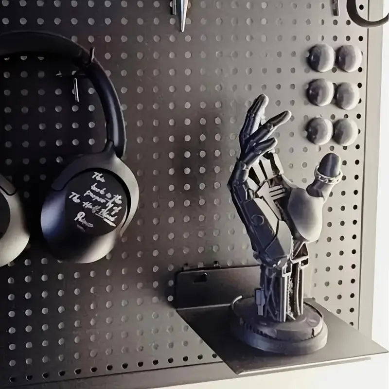 CyberGrip™ - Sci-Fi Controller Stand