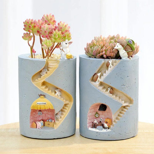 Pet Confidential Residence Planter Pot
